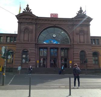 NAch weiteren 7 km HBF Bonn: Geschafft!